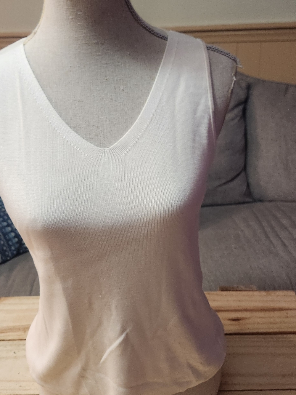 Dressy Cream Knit V Neck Tank Top Small Off White Sleeveless Shell Sweater